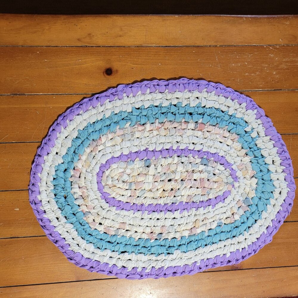 Toothbrush Rag Rug with Amish Knots - Picture 3 of 4